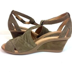 Earth Suede Peep Toe Wedge Sandals Curvet KHAKI suede Size 7.5 COMFORT Dressy